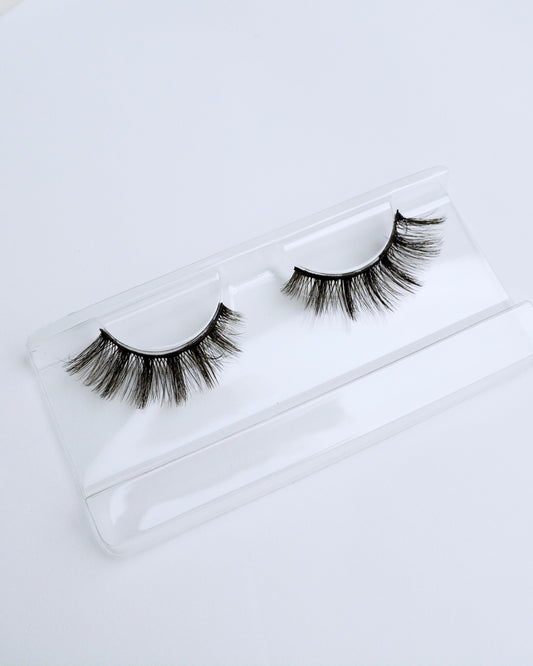 LOLA STRIP LASH